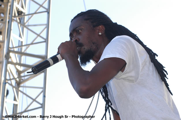 Beenie Man - Explosion - Red Stripe Reggae Sumfest 2007 - Thursday, July 19, 2007 - Red Stripe Reggae Sumfest 2007 at Catherine Hall, Montego Bay, St James, Jamaica W.I. - Negril Travel Guide, Negril Jamaica WI - http://www.negriltravelguide.com - info@negriltravelguide.com...!