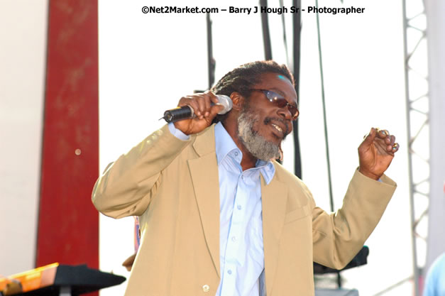 Mighty Diamonds - Red Stripe Reggae Sumfest 2007 - Zenith - Saturday, July 21, 2007 - Catherine Hall, Montego Bay, St James, Jamaica W.I. - Negril Travel Guide, Negril Jamaica WI - http://www.negriltravelguide.com - info@negriltravelguide.com...!