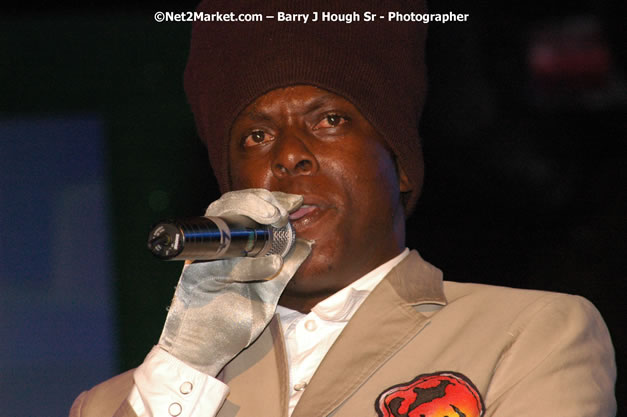 Richie Spice  - Red Stripe Reggae Sumfest 2007 - Zenith - Saturday, July 21, 2007 - Catherine Hall, Montego Bay, St James, Jamaica W.I. - Negril Travel Guide, Negril Jamaica WI - http://www.negriltravelguide.com - info@negriltravelguide.com...!