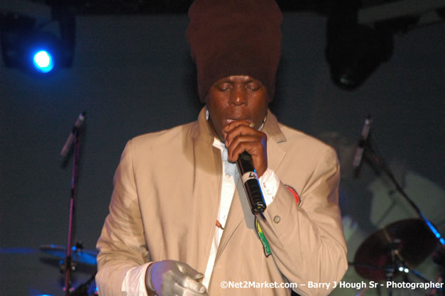 Richie Spice  - Red Stripe Reggae Sumfest 2007 - Zenith - Saturday, July 21, 2007 - Catherine Hall, Montego Bay, St James, Jamaica W.I. - Negril Travel Guide, Negril Jamaica WI - http://www.negriltravelguide.com - info@negriltravelguide.com...!