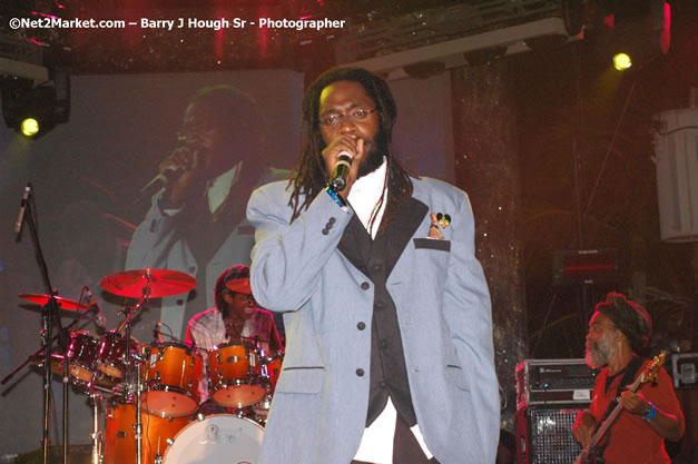 Tarrus Riley - Red Stripe Reggae Sumfest 2007 - Zenith - Saturday, July 21, 2007 - Catherine Hall, Montego Bay, St James, Jamaica W.I. - Negril Travel Guide, Negril Jamaica WI - http://www.negriltravelguide.com - info@negriltravelguide.com...!