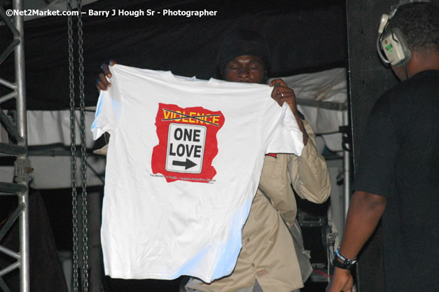 Tarrus Riley - Red Stripe Reggae Sumfest 2007 - Zenith - Saturday, July 21, 2007 - Catherine Hall, Montego Bay, St James, Jamaica W.I. - Negril Travel Guide, Negril Jamaica WI - http://www.negriltravelguide.com - info@negriltravelguide.com...!