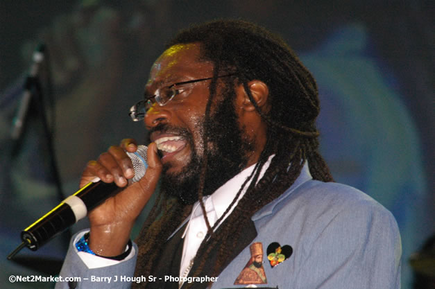 Tarrus Riley - Red Stripe Reggae Sumfest 2007 - Zenith - Saturday, July 21, 2007 - Catherine Hall, Montego Bay, St James, Jamaica W.I. - Negril Travel Guide, Negril Jamaica WI - http://www.negriltravelguide.com - info@negriltravelguide.com...!