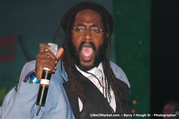 Tarrus Riley - Red Stripe Reggae Sumfest 2007 - Zenith - Saturday, July 21, 2007 - Catherine Hall, Montego Bay, St James, Jamaica W.I. - Negril Travel Guide, Negril Jamaica WI - http://www.negriltravelguide.com - info@negriltravelguide.com...!