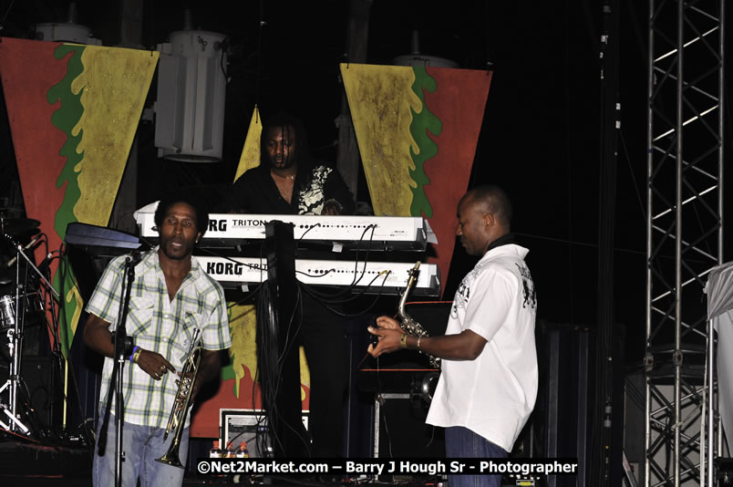 Beres Hammond @ Red Stripe Reggae Sumfest 2008 International Night 2, Catherine Hall, Montego Bay - Saturday, July 19, 2008 - Reggae Sumfest 2008 July 13 - July 19, 2008 - Photographs by Net2Market.com - Barry J. Hough Sr. Photojournalist/Photograper - Photographs taken with a Nikon D300 - Negril Travel Guide, Negril Jamaica WI - http://www.negriltravelguide.com - info@negriltravelguide.com...!