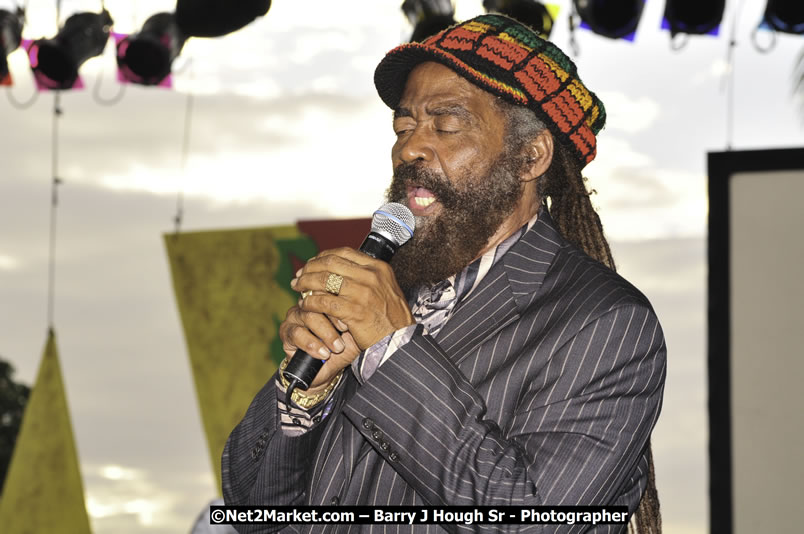 John Holt @ Red Stripe Reggae Sumfest 2008 International Night 2, Catherine Hall, Montego Bay - Saturday, July 19, 2008 - Reggae Sumfest 2008 July 13 - July 19, 2008 - Photographs by Net2Market.com - Barry J. Hough Sr. Photojournalist/Photograper - Photographs taken with a Nikon D300 - Negril Travel Guide, Negril Jamaica WI - http://www.negriltravelguide.com - info@negriltravelguide.com...!