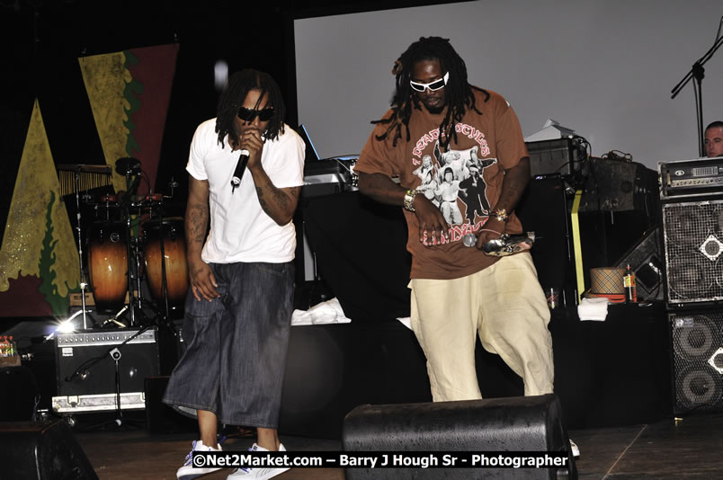 T - Pain @ Red Stripe Reggae Sumfest 2008 International Night 2, Catherine Hall, Montego Bay - Saturday, July 19, 2008 - Reggae Sumfest 2008 July 13 - July 19, 2008 - Photographs by Net2Market.com - Barry J. Hough Sr. Photojournalist/Photograper - Photographs taken with a Nikon D300 - Negril Travel Guide, Negril Jamaica WI - http://www.negriltravelguide.com - info@negriltravelguide.com...!