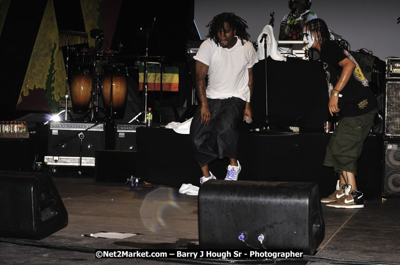 T - Pain @ Red Stripe Reggae Sumfest 2008 International Night 2, Catherine Hall, Montego Bay - Saturday, July 19, 2008 - Reggae Sumfest 2008 July 13 - July 19, 2008 - Photographs by Net2Market.com - Barry J. Hough Sr. Photojournalist/Photograper - Photographs taken with a Nikon D300 - Negril Travel Guide, Negril Jamaica WI - http://www.negriltravelguide.com - info@negriltravelguide.com...!