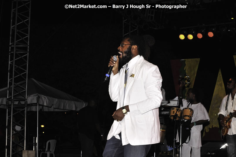 Tarrus Riley @ Red Stripe Reggae Sumfest 2008 International Night 2, Catherine Hall, Montego Bay - Saturday, July 19, 2008 - Reggae Sumfest 2008 July 13 - July 19, 2008 - Photographs by Net2Market.com - Barry J. Hough Sr. Photojournalist/Photograper - Photographs taken with a Nikon D300 - Negril Travel Guide, Negril Jamaica WI - http://www.negriltravelguide.com - info@negriltravelguide.com...!