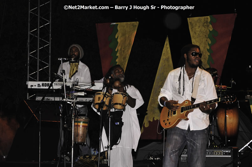 Tarrus Riley @ Red Stripe Reggae Sumfest 2008 International Night 2, Catherine Hall, Montego Bay - Saturday, July 19, 2008 - Reggae Sumfest 2008 July 13 - July 19, 2008 - Photographs by Net2Market.com - Barry J. Hough Sr. Photojournalist/Photograper - Photographs taken with a Nikon D300 - Negril Travel Guide, Negril Jamaica WI - http://www.negriltravelguide.com - info@negriltravelguide.com...!