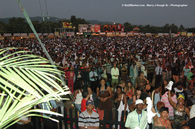 Beenie Man - Red Stripe Reggae Sumfest 2006 - Stormfront - The Blazing Dance Hall Night - Thursday, July 20, 2006 - Catherine Hall Venue - Montego Bay, Jamaica - Negril Travel Guide, Negril Jamaica WI - http://www.negriltravelguide.com - info@negriltravelguide.com...!