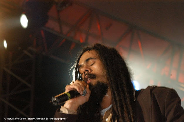 Damian Marley - Red Stripe Reggae Sumfest 2006 - The Summit - Jamaica's Greatest, The World's Best - Saturday, July 22, 2006 - Montego Bay, Jamaica - Negril Travel Guide, Negril Jamaica WI - http://www.negriltravelguide.com - info@negriltravelguide.com...!