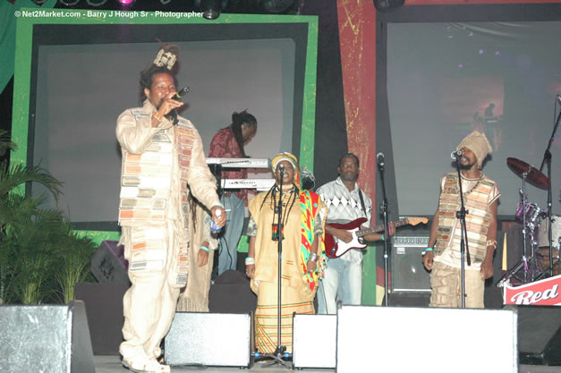 Izniga - Ignition - The Internation Fire Blazes - Friday, July 21, 2006 - Montego Bay, Jamaica - Negril Travel Guide, Negril Jamaica WI - http://www.negriltravelguide.com - info@negriltravelguide.com...!