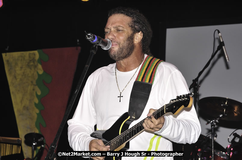 Andy Vernon @ Reggae Sumfest 2008 International Night 2, Catherine Hall, Montego Bay - Saturday, July 19, 2008 - Reggae Sumfest 2008 July 13 - July 19, 2008 - Photographs by Net2Market.com - Barry J. Hough Sr. Photojournalist/Photograper - Photographs taken with a Nikon D300 - Negril Travel Guide, Negril Jamaica WI - http://www.negriltravelguide.com - info@negriltravelguide.com...!