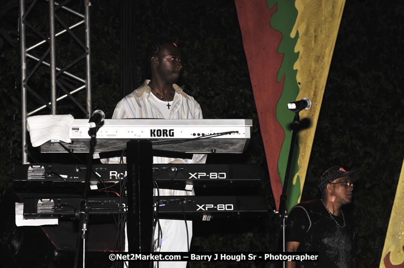 Beres Hammond @ Reggae Sumfest 2008 International Night 2, Catherine Hall, Montego Bay - Saturday, July 19, 2008 - Reggae Sumfest 2008 July 13 - July 19, 2008 - Photographs by Net2Market.com - Barry J. Hough Sr. Photojournalist/Photograper - Photographs taken with a Nikon D300 - Negril Travel Guide, Negril Jamaica WI - http://www.negriltravelguide.com - info@negriltravelguide.com...!