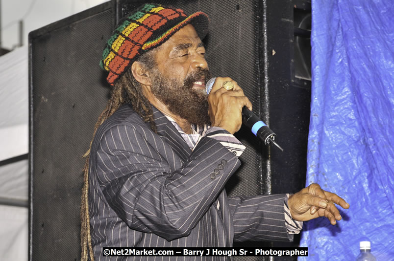 John Holt @ Reggae Sumfest 2008 International Night 2, Catherine Hall, Montego Bay - Saturday, July 19, 2008 - Reggae Sumfest 2008 July 13 - July 19, 2008 - Photographs by Net2Market.com - Barry J. Hough Sr. Photojournalist/Photograper - Photographs taken with a Nikon D300 - Negril Travel Guide, Negril Jamaica WI - http://www.negriltravelguide.com - info@negriltravelguide.com...!