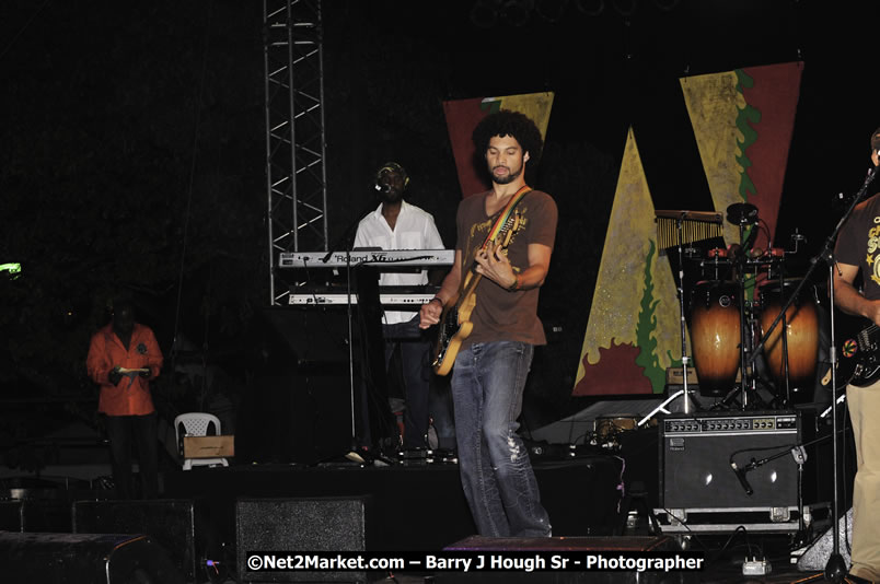 Rootz Underground @ Reggae Sumfest 2008 International Night 2, Catherine Hall, Montego Bay - Saturday, July 19, 2008 - Reggae Sumfest 2008 July 13 - July 19, 2008 - Photographs by Net2Market.com - Barry J. Hough Sr. Photojournalist/Photograper - Photographs taken with a Nikon D300 - Negril Travel Guide, Negril Jamaica WI - http://www.negriltravelguide.com - info@negriltravelguide.com...!