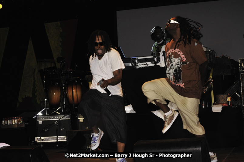 T - Pain @ Reggae Sumfest 2008 International Night 2, Catherine Hall, Montego Bay - Saturday, July 19, 2008 - Reggae Sumfest 2008 July 13 - July 19, 2008 - Photographs by Net2Market.com - Barry J. Hough Sr. Photojournalist/Photograper - Photographs taken with a Nikon D300 - Negril Travel Guide, Negril Jamaica WI - http://www.negriltravelguide.com - info@negriltravelguide.com...!