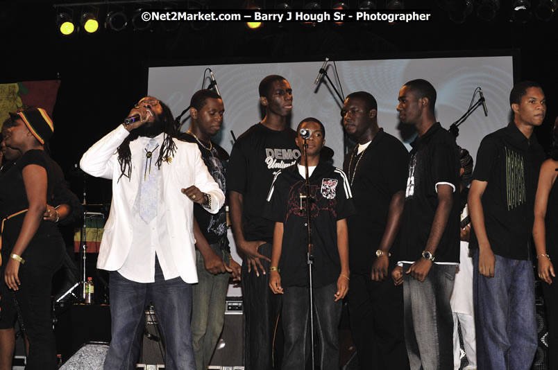 Tarrus Riley @ Reggae Sumfest 2008 International Night 2, Catherine Hall, Montego Bay - Saturday, July 19, 2008 - Reggae Sumfest 2008 July 13 - July 19, 2008 - Photographs by Net2Market.com - Barry J. Hough Sr. Photojournalist/Photograper - Photographs taken with a Nikon D300 - Negril Travel Guide, Negril Jamaica WI - http://www.negriltravelguide.com - info@negriltravelguide.com...!