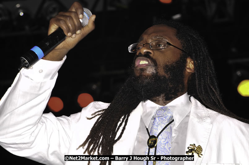 Tarrus Riley @ Reggae Sumfest 2008 International Night 2, Catherine Hall, Montego Bay - Saturday, July 19, 2008 - Reggae Sumfest 2008 July 13 - July 19, 2008 - Photographs by Net2Market.com - Barry J. Hough Sr. Photojournalist/Photograper - Photographs taken with a Nikon D300 - Negril Travel Guide, Negril Jamaica WI - http://www.negriltravelguide.com - info@negriltravelguide.com...!