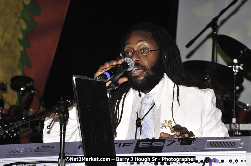 Tarrus Riley @ Reggae Sumfest 2008 International Night 2, Catherine Hall, Montego Bay - Saturday, July 19, 2008 - Reggae Sumfest 2008 July 13 - July 19, 2008 - Photographs by Net2Market.com - Barry J. Hough Sr. Photojournalist/Photograper - Photographs taken with a Nikon D300 - Negril Travel Guide, Negril Jamaica WI - http://www.negriltravelguide.com - info@negriltravelguide.com...!