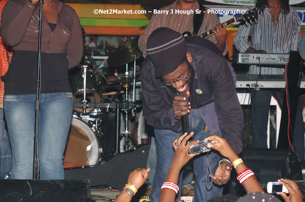 Tarrus Riley, Jimmy Riley, and Dwayne Stephensen - Money Cologne Promotions in association with "British Link Up" presents Summer Jam featuring She's Royal Tarrus Riley & Jimmy Riley - Plus Ras Slick, Sham Dawg, and Whiskey Bagio @ Roots Bamboo, Norman Manley Boulevard, Negril, Jamaica W.I. - Backed up Dean Fraser & The Hurricanne Band - MC Barry G and Rev. BB - July 25, 2007 - Negril Travel Guide.com, Negril Jamaica WI - http://www.negriltravelguide.com - info@negriltravelguide.com...!