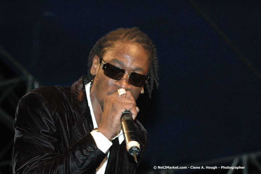 Bounty Killer - Smile Jamaica, Nine Miles, St Anns, Jamaica - Saturday, February 10, 2007 - The Smile Jamaica Concert, a symbolic homecoming in Bob Marley's birthplace of Nine Miles - Negril Travel Guide, Negril Jamaica WI - http://www.negriltravelguide.com - info@negriltravelguide.com...!