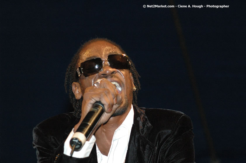 Bounty Killer - Smile Jamaica, Nine Miles, St Anns, Jamaica - Saturday, February 10, 2007 - The Smile Jamaica Concert, a symbolic homecoming in Bob Marley's birthplace of Nine Miles - Negril Travel Guide, Negril Jamaica WI - http://www.negriltravelguide.com - info@negriltravelguide.com...!