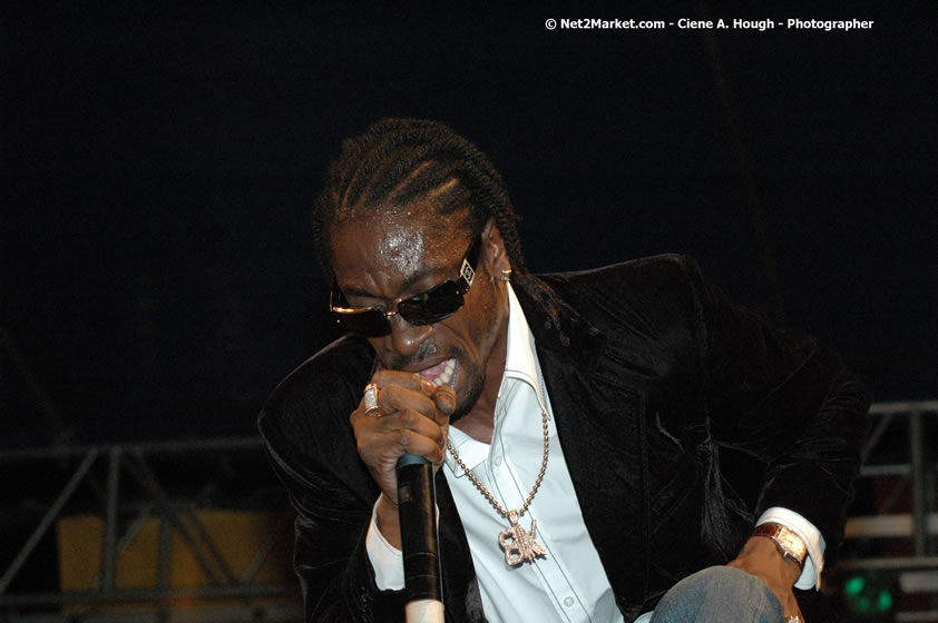 Bounty Killer - Smile Jamaica, Nine Miles, St Anns, Jamaica - Saturday, February 10, 2007 - The Smile Jamaica Concert, a symbolic homecoming in Bob Marley's birthplace of Nine Miles - Negril Travel Guide, Negril Jamaica WI - http://www.negriltravelguide.com - info@negriltravelguide.com...!