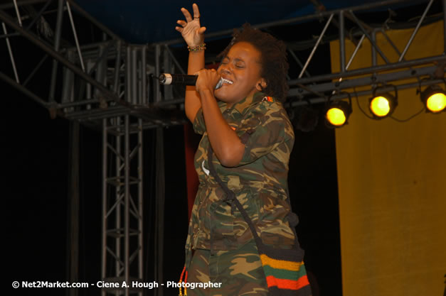 Etana - Smile Jamaica, Nine Miles, St Anns, Jamaica - Saturday, February 10, 2007 - The Smile Jamaica Concert, a symbolic homecoming in Bob Marley's birthplace of Nine Miles - Negril Travel Guide, Negril Jamaica WI - http://www.negriltravelguide.com - info@negriltravelguide.com...!