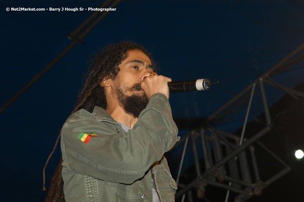 The Marley Brother's - Damian, Stephen, Julian, and Kimani - Smile Jamaica, Nine Miles, St Anns, Jamaica - Saturday, February 10, 2007 - The Smile Jamaica Concert, a symbolic homecoming in Bob Marley's birthplace of Nine Miles - Negril Travel Guide, Negril Jamaica WI - http://www.negriltravelguide.com - info@negriltravelguide.com...!