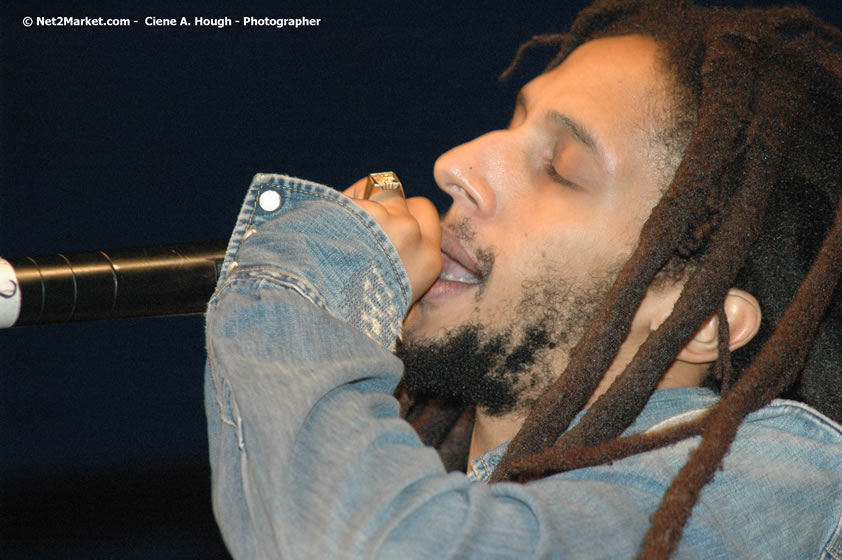 The Marley Brother's - Damian, Stephen, Julian, and Kimani - Smile Jamaica, Nine Miles, St Anns, Jamaica - Saturday, February 10, 2007 - The Smile Jamaica Concert, a symbolic homecoming in Bob Marley's birthplace of Nine Miles - Negril Travel Guide, Negril Jamaica WI - http://www.negriltravelguide.com - info@negriltravelguide.com...!