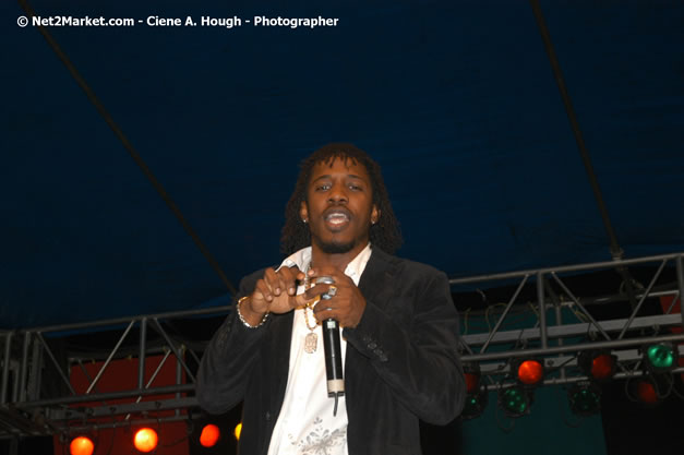 Wayne Marshall - Smile Jamaica, Nine Miles, St Anns, Jamaica - Saturday, February 10, 2007 - The Smile Jamaica Concert, a symbolic homecoming in Bob Marley's birthplace of Nine Miles - Negril Travel Guide, Negril Jamaica WI - http://www.negriltravelguide.com - info@negriltravelguide.com...!