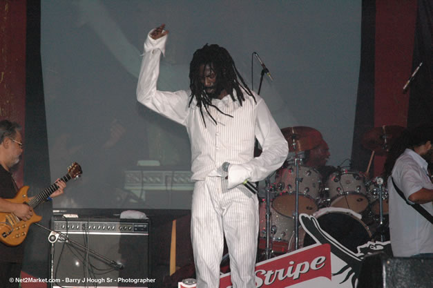 Buju Banton - Red Stripe Reggae Sumfest 2006 - The Summit - Jamaica's Greatest, The World's Best - Saturday, July 22, 2006 - Montego Bay, Jamaica - Negril Travel Guide, Negril Jamaica WI - http://www.negriltravelguide.com - info@negriltravelguide.com...!