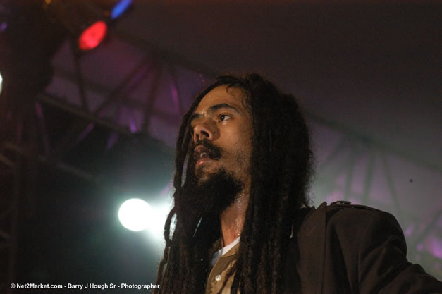 Damian Marley - Red Stripe Reggae Sumfest 2006 - The Summit - Jamaica's Greatest, The World's Best - Saturday, July 22, 2006 - Montego Bay, Jamaica - Negril Travel Guide, Negril Jamaica WI - http://www.negriltravelguide.com - info@negriltravelguide.com...!