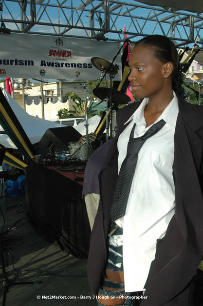 The Ministry of Toursim & The Jamaica Tourist Board present Tourism Awareness Concert in Commemoration of the Start of the 07/08 Winter Tourist Season - Guest Performers: Third World, Tessane Chin, Etana, Assassin, One Third, Christopher Martin, Gumption Band - Saturday, December 15, 2007 - Old Hospital Site, on the Hip Strip, Montego Bay, Jamaica W.I. - Photographs by Net2Market.com - Barry J. Hough Sr, Photographer - Negril Travel Guide, Negril Jamaica WI - http://www.negriltravelguide.com - info@negriltravelguide.com...!