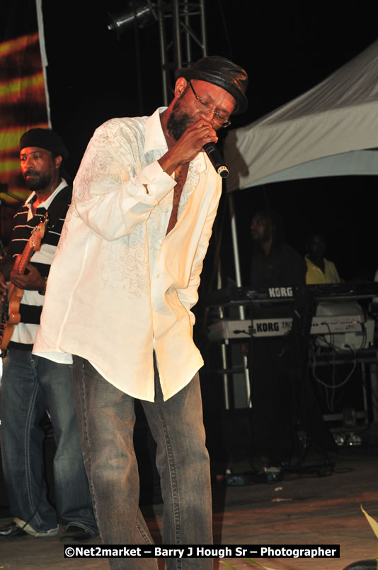 Beres Hammond @ Unite The People An International Reggae Fest, Featuring: Beres Hammond, Coco T, Queen Ifrica, Khalil, Cameal Davis, Iley Dread, Rochelle, Geoffrey Star, Ras Penco, Kool DeLoy, Otis Gayle, J.McKay, Tiney Winey, Venue at Norman Manley Boulevard, Negril, Westmoreland, Jamaica - Saturday, April 4, 2009 - Photographs by Net2Market.com - Barry J. Hough Sr, Photographer/Photojournalist - Negril Travel Guide, Negril Jamaica WI - http://www.negriltravelguide.com - info@negriltravelguide.com...!