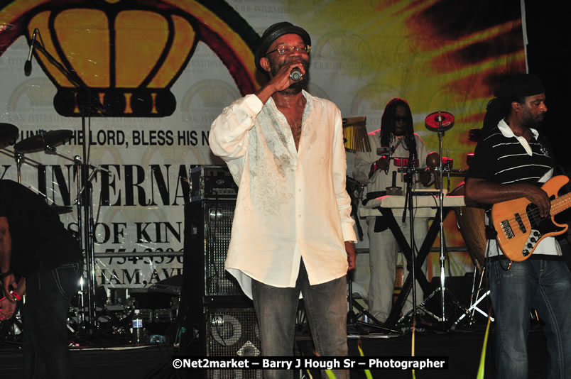 Beres Hammond @ Unite The People An International Reggae Fest, Featuring: Beres Hammond, Coco T, Queen Ifrica, Khalil, Cameal Davis, Iley Dread, Rochelle, Geoffrey Star, Ras Penco, Kool DeLoy, Otis Gayle, J.McKay, Tiney Winey, Venue at Norman Manley Boulevard, Negril, Westmoreland, Jamaica - Saturday, April 4, 2009 - Photographs by Net2Market.com - Barry J. Hough Sr, Photographer/Photojournalist - Negril Travel Guide, Negril Jamaica WI - http://www.negriltravelguide.com - info@negriltravelguide.com...!