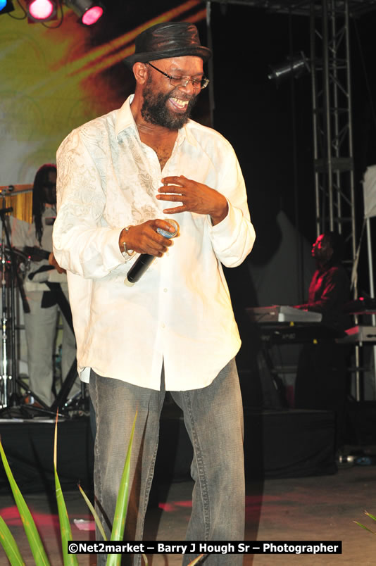 Beres Hammond @ Unite The People An International Reggae Fest, Featuring: Beres Hammond, Coco T, Queen Ifrica, Khalil, Cameal Davis, Iley Dread, Rochelle, Geoffrey Star, Ras Penco, Kool DeLoy, Otis Gayle, J.McKay, Tiney Winey, Venue at Norman Manley Boulevard, Negril, Westmoreland, Jamaica - Saturday, April 4, 2009 - Photographs by Net2Market.com - Barry J. Hough Sr, Photographer/Photojournalist - Negril Travel Guide, Negril Jamaica WI - http://www.negriltravelguide.com - info@negriltravelguide.com...!