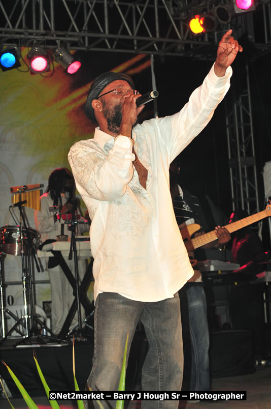 Beres Hammond @ Unite The People An International Reggae Fest, Featuring: Beres Hammond, Coco T, Queen Ifrica, Khalil, Cameal Davis, Iley Dread, Rochelle, Geoffrey Star, Ras Penco, Kool DeLoy, Otis Gayle, J.McKay, Tiney Winey, Venue at Norman Manley Boulevard, Negril, Westmoreland, Jamaica - Saturday, April 4, 2009 - Photographs by Net2Market.com - Barry J. Hough Sr, Photographer/Photojournalist - Negril Travel Guide, Negril Jamaica WI - http://www.negriltravelguide.com - info@negriltravelguide.com...!