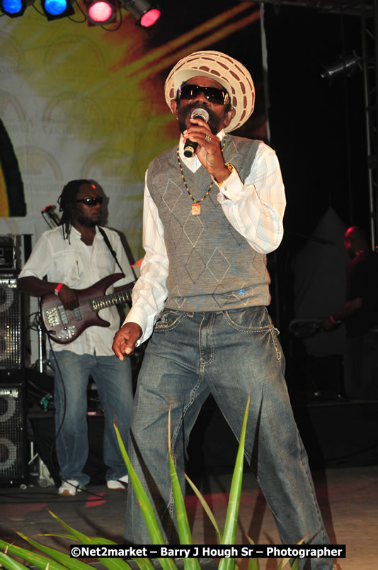 Coco T @ Unite The People An International Reggae Fest, Featuring: Beres Hammond, Coco T, Queen Ifrica, Khalil, Cameal Davis, Iley Dread, Rochelle, Geoffrey Star, Ras Penco, Kool DeLoy, Otis Gayle, J.McKay, Tiney Winey, Venue at Norman Manley Boulevard, Negril, Westmoreland, Jamaica - Saturday, April 4, 2009 - Photographs by Net2Market.com - Barry J. Hough Sr, Photographer/Photojournalist - Negril Travel Guide, Negril Jamaica WI - http://www.negriltravelguide.com - info@negriltravelguide.com...!