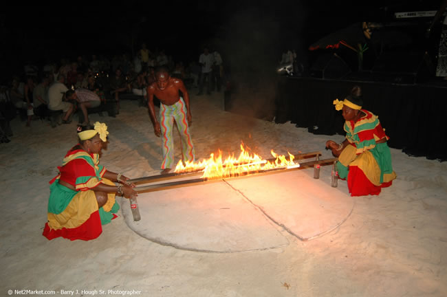 Half Moon Resort Party - Virgin Atlantic Inaugural Flight To Montego Bay, Jamaica Photos - Sir Richard Branson, President & Family, and 450 Passengers - Party Royal Pavillion at Half Moon Resort, Montego Bay, Jamaica - Monday, July 3, 2006 - Negril Travel Guide, Negril Jamaica WI - http://www.negriltravelguide.com - info@negriltravelguide.com...!