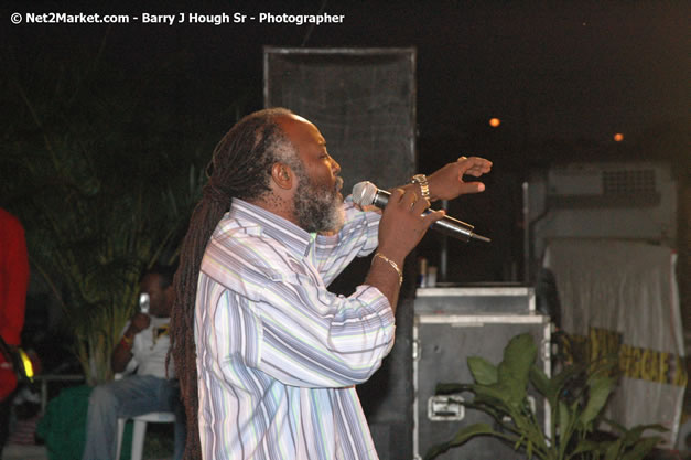 Freddie McGregor @ Western Consciousness 2007 - Presented by King of Kings Productons - Saturday, April 28, 2007 - Llandilo Cultural Centre, Savanna-La-Mar, Westmoreland, Jamaica W.I. - Negril Travel Guide, Negril Jamaica WI - http://www.negriltravelguide.com - info@negriltravelguide.com...!