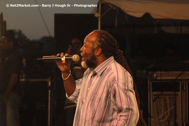 Freddie McGregor @ Western Consciousness 2007 - Presented by King of Kings Productons - Saturday, April 28, 2007 - Llandilo Cultural Centre, Savanna-La-Mar, Westmoreland, Jamaica W.I. - Negril Travel Guide, Negril Jamaica WI - http://www.negriltravelguide.com - info@negriltravelguide.com...!