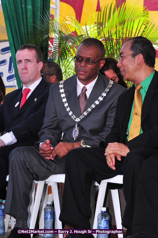 The City of Montego Bay Welcomes Our 2008 Olympians - Western Motorcade - Civic Ceremony - A Salute To Our Beijing Heros - Sam Sharpe Square, Montego Bay, Jamaica - Tuesday, October 7, 2008 - Photographs by Net2Market.com - Barry J. Hough Sr. Photojournalist/Photograper - Photographs taken with a Nikon D300 - Negril Travel Guide, Negril Jamaica WI - http://www.negriltravelguide.com - info@negriltravelguide.com...!